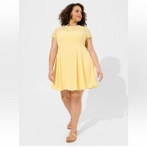 Torrid Soft Yellow Lace Dress Size 1 NWT
